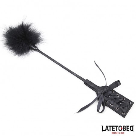 Plumeau paddle noir avec ruban de dentelle LATETOBED